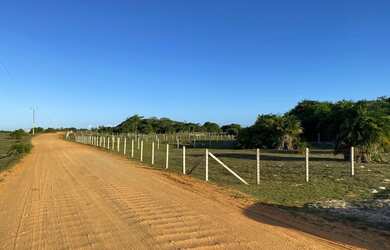 Imagem: O terreno à venda possui e está localizado em Estância
