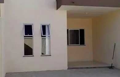 Imagem: A casa possui 3 Dormitórios, 2 Banheiros, 1 Vaga na garagem