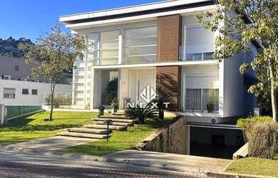 Imagem: A casa em condomínio possui 4 Dormitórios, 5 Banheiros, 3