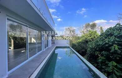 Imagem: A casa em condomínio possui 4 Dormitórios, 5 Banheiros, 5