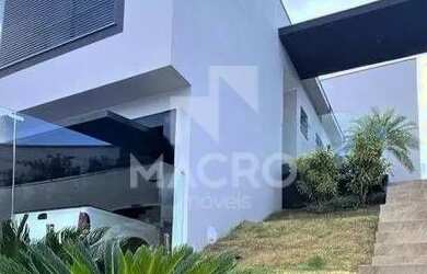 Imagem: A casa possui 3 Dormitórios, 2 Banheiros, 3 Vagas na garagem