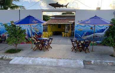 Imagem: A casa possui 3 Dormitórios, 3 Banheiros, 4 Vagas na garagem