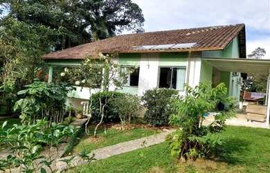 Imagem: A casa em condomínio possui 3 Dormitórios, 4 Banheiros, 2