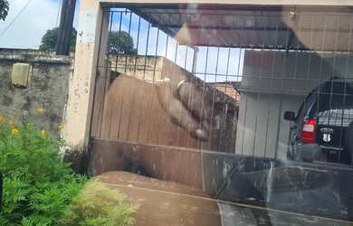 Imagem: A casa possui 1 Dormitório, 1 Banheiro, 1 Vaga na garagem