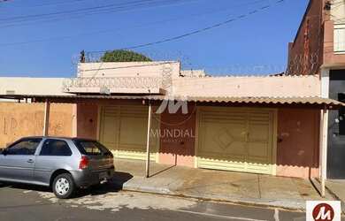 Imagem: A casa possui 4 Dormitórios, 3 Banheiros, 4 Vagas na garagem