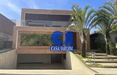 Imagem: A casa em condomínio possui 5 Dormitórios, 5 Banheiros, 4