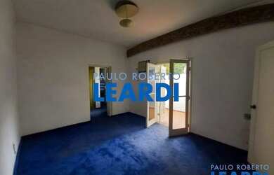 Imagem: A casa possui 3 Dormitórios, 2 Banheiros, 4 Vagas na garagem