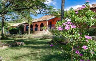 Imagem: A casa em condomínio possui 5 Dormitórios, 5 Banheiros, 5