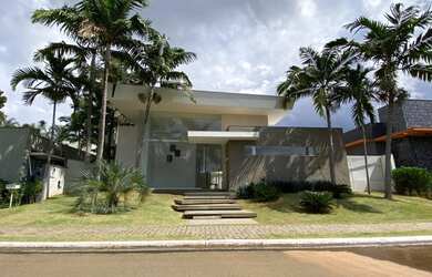 Imagem: A casa em condomínio possui 4 Dormitórios, 5 Banheiros, 4