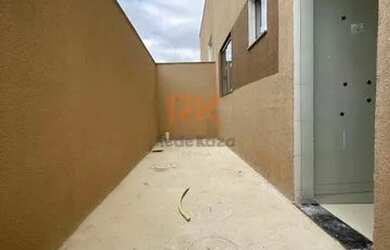 Imagem: A casa possui 2 Dormitórios, 1 Banheiro, 1 Vaga na garagem