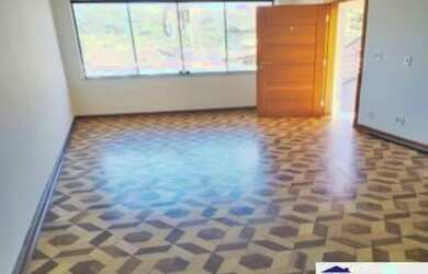 Imagem: A casa possui 3 Dormitórios, 2 Banheiros, 1 Vaga na garagem