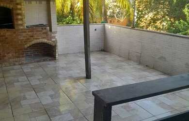 Imagem: A casa possui 2 Dormitórios, 1 Banheiro, 3 Vagas na garagem