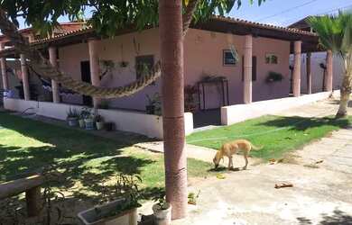 Imagem: A casa possui 3 Dormitórios, 3 Banheiros, 4 Vagas na garagem