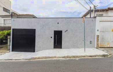 Imagem: A casa possui 3 Dormitórios, 4 Banheiros, 5 Vagas na garagem