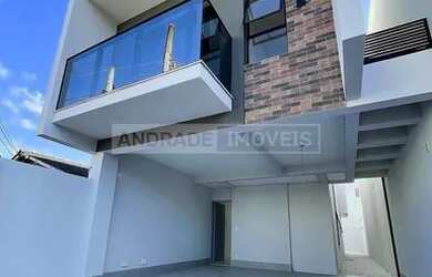 Imagem: A casa possui 3 Dormitórios, 3 Banheiros, 2 Vagas na garagem