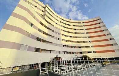 Imagem: O apartamento possui 1 Dormitório, 1 Banheiro, 1 Vaga na garagem