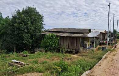 Imagem: A casa possui 2 Dormitórios, 1 Banheiro e está localizado