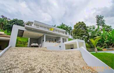 Imagem: A casa em condomínio possui 4 Dormitórios, 5 Banheiros, 5