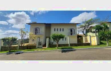 Imagem: A casa possui 5 Dormitórios, 5 Banheiros, 4 Vagas na garagem