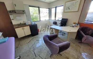 Imagem: O depósito possui 1 Vaga na garagem, 32m² de Área e está