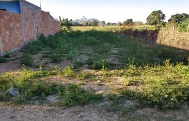 Imagem: O terreno possui 300m² de Área e está localizado em Virgem