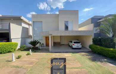 Imagem: A casa à venda possui 3 Dormitórios, 4 Banheiros, 2 Vagas