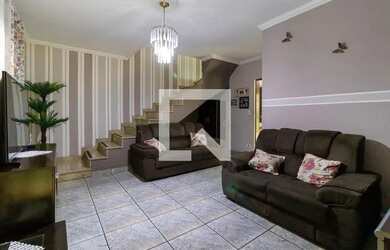 Imagem: A casa possui 3 Dormitórios, 3 Banheiros, 2 Vagas na garagem