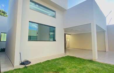 Imagem: A casa e possui 3 Dormitórios, 3 Banheiros, 3 Vagas na garagem