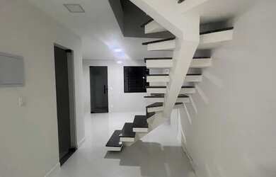 Imagem: A casa possui 2 Dormitórios, 2 Banheiros, 1 Vaga na garagem