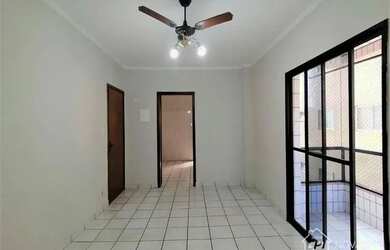 Imagem: O apartamento possui 1 Dormitório, 1 Banheiro, 1 Vaga na garagem