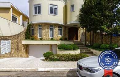 Imagem: A casa possui 3 Dormitórios, 5 Banheiros, 5 Vagas na garagem