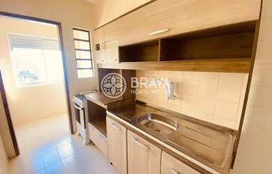 Imagem: O apartamento possui 1 Dormitório, 1 Banheiro, 1 Vaga na garagem