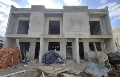 Imagem: A casa possui 3 Dormitórios, 2 Banheiros, 2 Vagas na garagem
