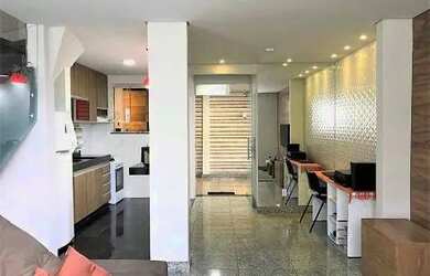 Imagem: A casa possui 2 Dormitórios, 2 Banheiros, 2 Vagas na garagem