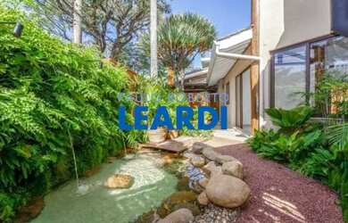 Imagem: A casa possui 4 Dormitórios, 5 Banheiros, 5 Vagas na garagem