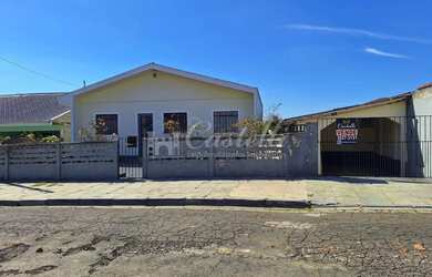 Imagem: A casa possui 2 Dormitórios, 2 Banheiros, 1 Vaga na garagem