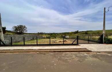 Imagem: A chácara possui 1.000m² de Área e está localizado em Cajuru