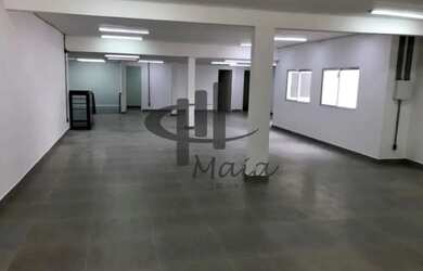 Imagem: O depósito possui 2 Vagas na garagem e 400m² de Área e está