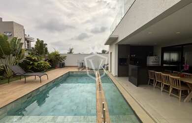 Imagem: A casa em condomínio possui 4 Dormitórios, 5 Banheiros, 4