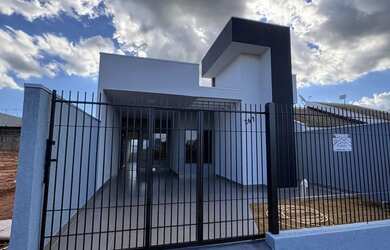 Imagem: A casa à venda possui 3 Dormitórios, 2 Banheiros, 2 Vagas