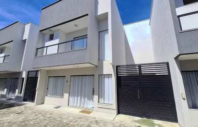 Imagem: A casa em condomínio possui 4 Dormitórios, 3 Banheiros, 2