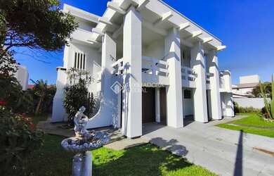 Imagem: A casa possui 5 Dormitórios, 5 Banheiros, 2 Vagas na garagem