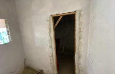 Imagem: A casa possui 2 Dormitórios, 2 Banheiros, 1 Vaga na garagem