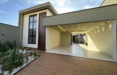 Imagem: A casa possui 3 Dormitórios, 4 Banheiros, 4 Vagas na garagem