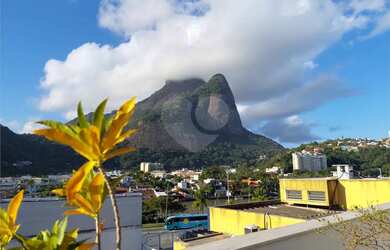 Imagem: O apartamento possui 4 Dormitórios, 4 Banheiros, 2 Vagas na