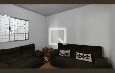 Imagem: A casa possui 2 Dormitórios, 1 Banheiro, 3 Vagas na garagem