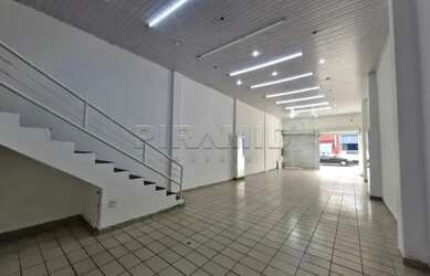 Imagem: O depósito possui 232m² de Área e está localizado em Centro