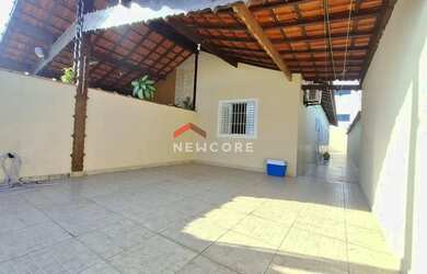 Imagem: A casa possui 2 Dormitórios, 2 Banheiros, 2 Vagas na garagem