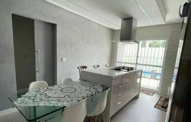 Imagem: A casa possui 2 Dormitórios e 1 Banheiro e está localizado