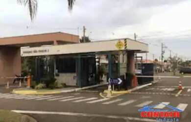 Imagem: A casa possui 2 Dormitórios, 2 Banheiros, 2 Vagas na garagem